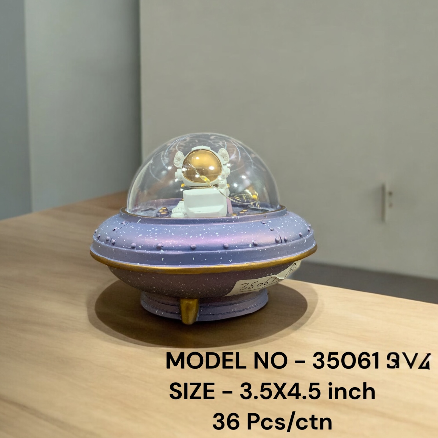 35061 (36)-PLASTIC ASTRONAUT