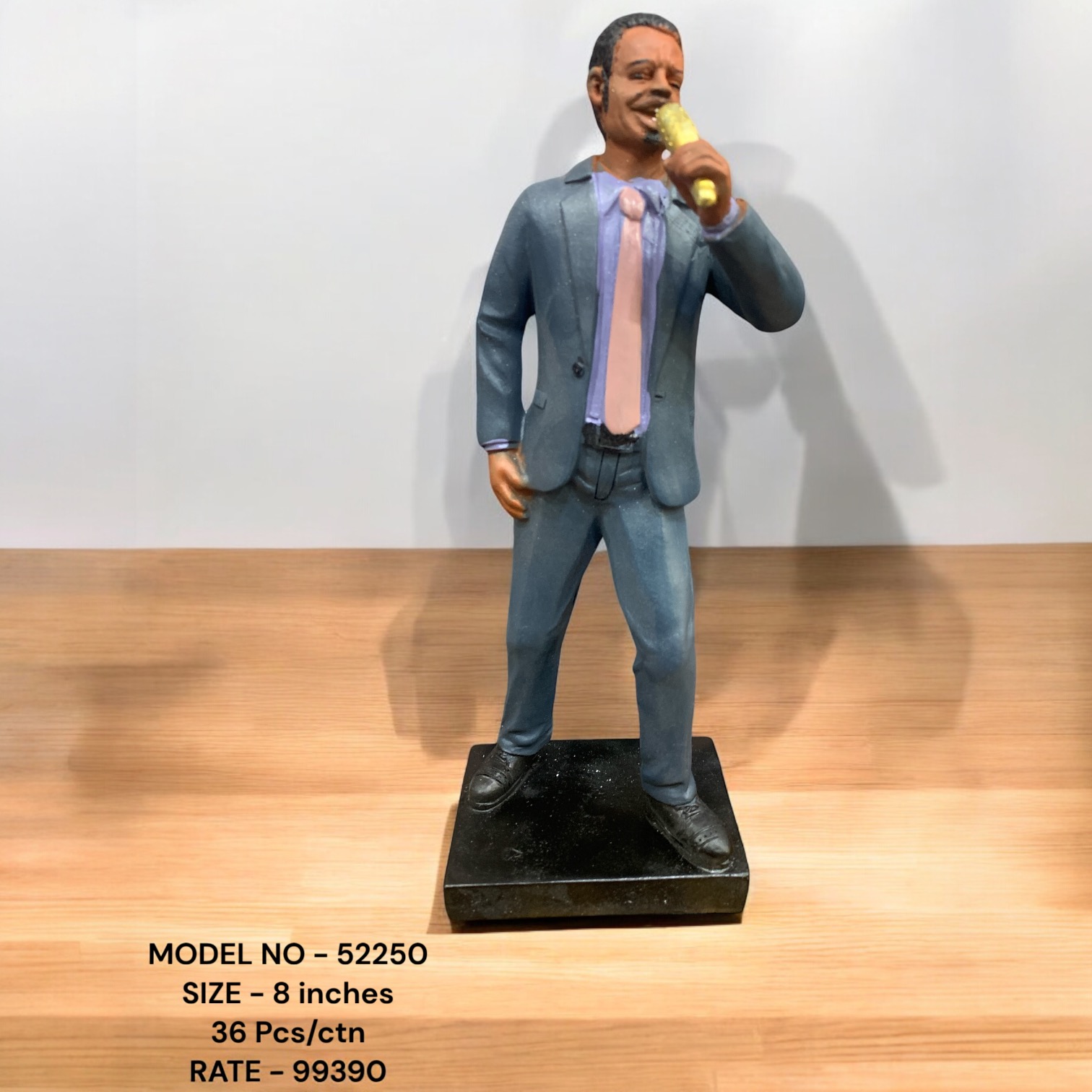 52250 (36)-POLYRESIN MALE SINGER
